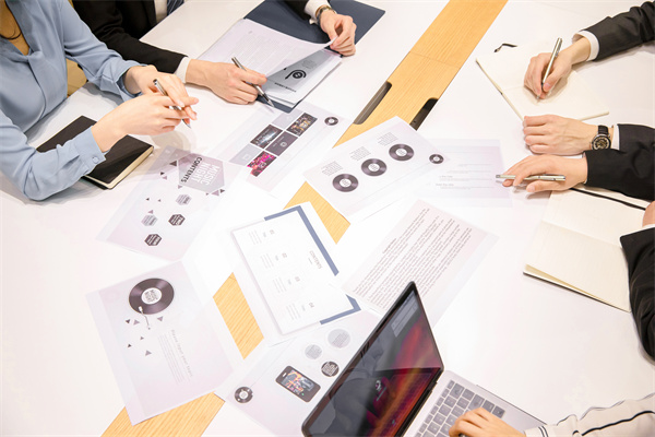 激發(fā)員工動力，實現(xiàn)績效平衡：薪酬績效管理咨詢的秘訣