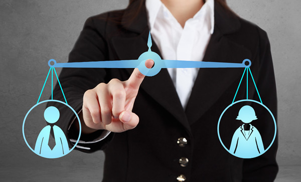 績效評(píng)估：客觀公正評(píng)價(jià)員工表現(xiàn)，激發(fā)員工動(dòng)力