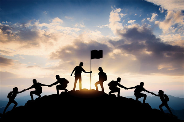 如何平衡新老員工薪酬差異，促進團隊和諧與效率？