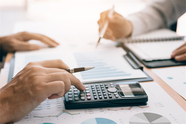 國際化企業(yè)如何跨地域制定公平合理的薪酬標準？