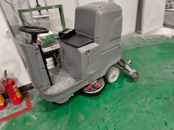 選用什么機器清潔環氧地坪比較好