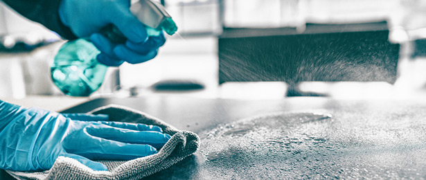 對(duì)高風(fēng)險(xiǎn)區(qū)域進(jìn)行清潔和消毒