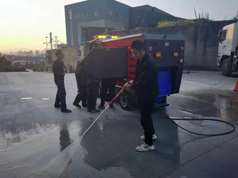 安徽廣信農(nóng)化批量采購大型掃地機(jī)YZ-S14 安徽廣信農(nóng)化批量采購大型掃地機(jī)YZ-S14