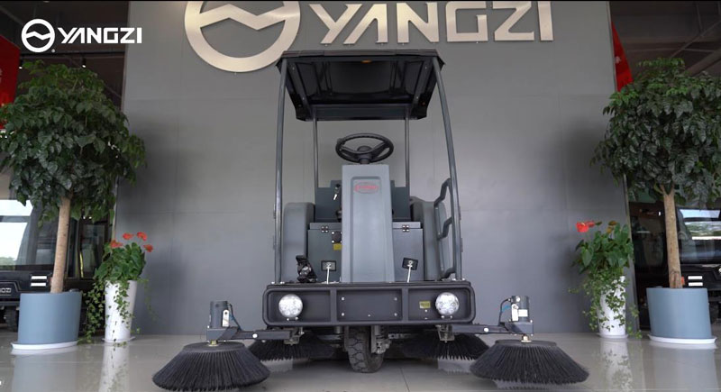 用于停車(chē)場(chǎng)的工業(yè)清掃車(chē) 用于停車(chē)場(chǎng)的工業(yè)清掃車(chē)