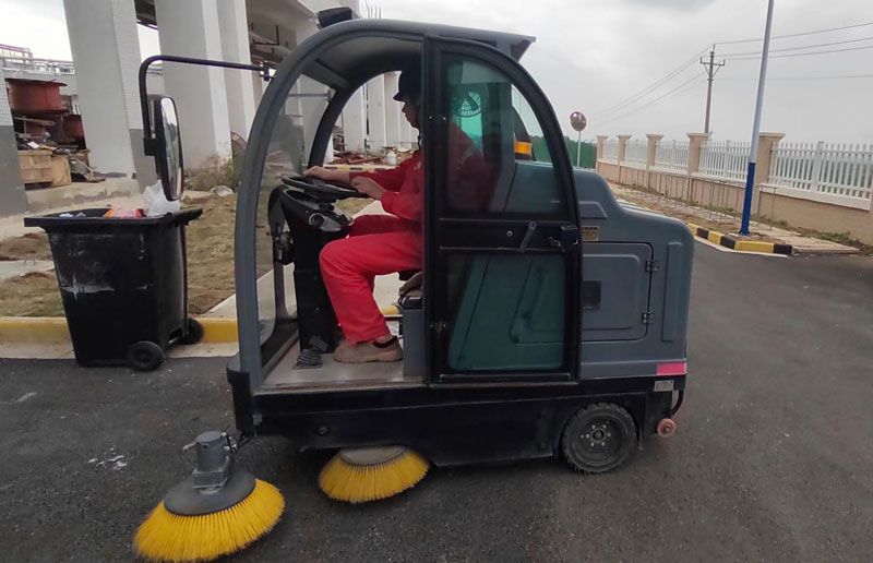 海諾爾環保產業配置揚子掃地機S9