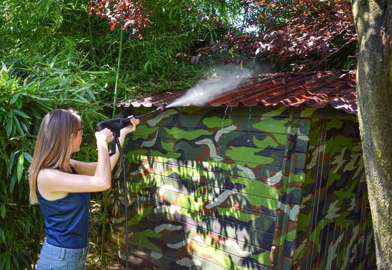 使用高壓清洗機保持屋頂和排水溝暢通無阻 使用高壓清洗機保持屋頂和排水溝暢通無阻
