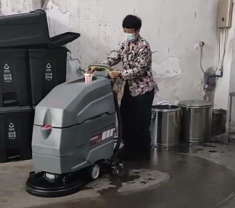 粗糙的水泥地板可以用洗地機清洗嗎? 粗糙的水泥地板可以用洗地機清洗嗎?