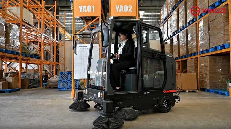 電動清掃車縮短了清掃時間，為公司節(jié)省了成本！