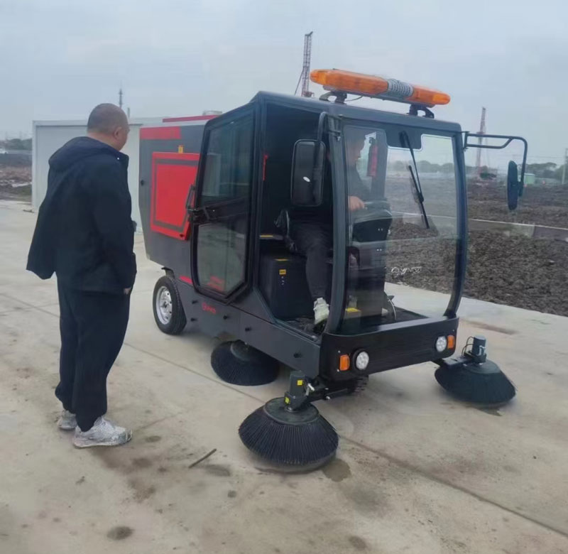 車間清潔掃地車的工作效率怎么樣？能續航多久?