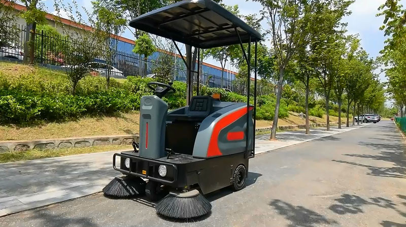 為什么要使用工業(yè)駕駛式掃地機 為什么要使用工業(yè)駕駛式掃地機